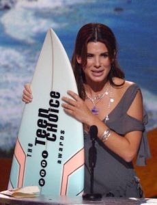 Actress Sandra Bullock accepts her award for Choice Wipe-out for her fight scene in "Miss Congeniality," at the Teen Choice Awards 2001 in Los Angeles, Sunday, Aug. 12, 2001. Bullock also accepted the award for the film for Choice Movie Comedy. (AP Photo/Lucy Nicholson)