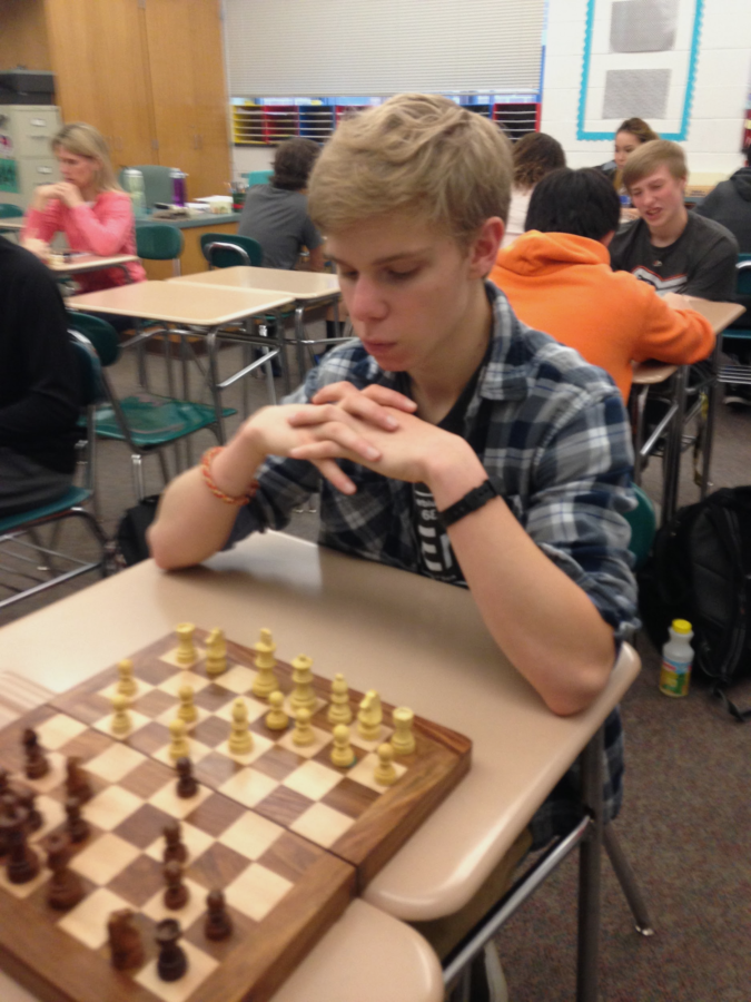 Chess Club Teachers Teach Newcomers in HHS Community Day