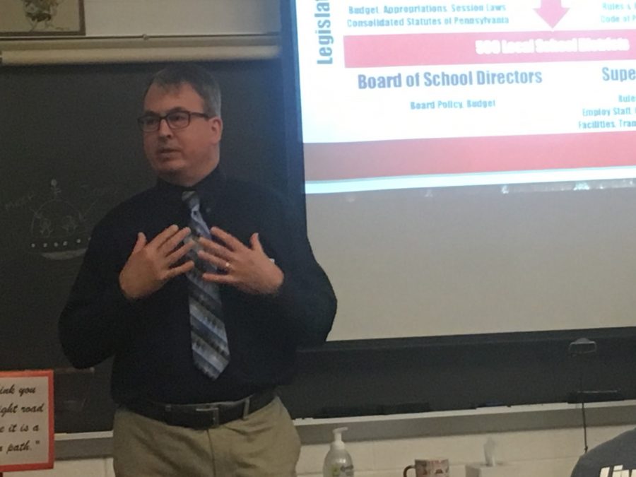 School Board President Brian Shiflett educates students on the process of a school board meeting during the community day session “Local Politics: Getting to know your School Board” on October 7, 2016. The session was part of HHS’ community day. (Broadcaster/Joel Neuschwander)