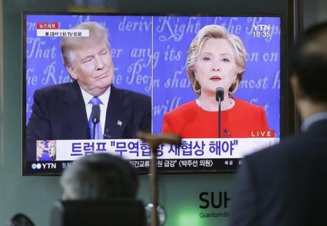 People watch a TV screen showing the live broadcast of the U.S. presidential debate between Democratic presidential nominee Hillary Clinton and Republican presidential nominee Donald Trump, at Seoul Railway Station in Seoul, South Korea, Tuesday, Sept. 27, 2016. (AP Photo/Ahn Young-joon)