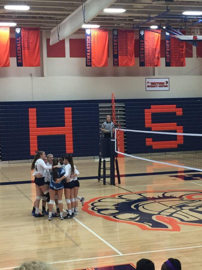 Hershey High School girls volleyball team huddles prior to the game against Waynesboro High School. Hershey won with a score of 3-1 after four rounds. (The Broadcaster/ Tori Moss)