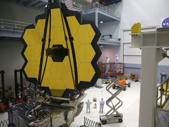 Engineers and technicians assemble the James Webb Space Telescope on Nov. 2, 2016 at NASAs Goddard Space Flight Center in Greenbelt, Md. It is scheduled to be launched in October 2018. (Alex Wong/Getty Images)