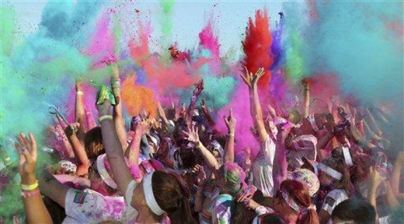 People+throw+colored+powder+in+the+air+during+a+party+festival+of+the+Color+Run+in+Sydney%2C+Australia%2C+Sunday%2C+Feb.+9%2C+2014.+The+Color+Run+event+is+a+5+km+%283.1+mile%29+fun+run+where+participants+are+covered+with+bright+colored+powder+at+each+check+station+and+is+less+about+speed+and+more+about+enjoying+a+color+crazy+day+with+friends+and+family.+%28AP+Photo%2FRob+Griffith%29%0A
