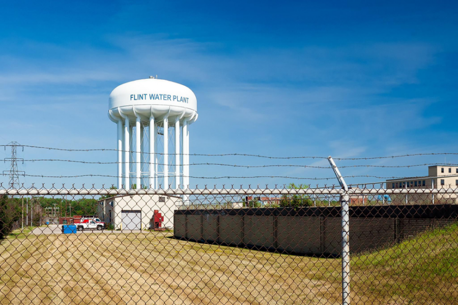 The Water Plant tower stands behind a fence in Flint, Michigan on June 25, 2016.  The water crisis has passed the five year mark.  (George Thomas/CC BY-NC-ND 2.0)