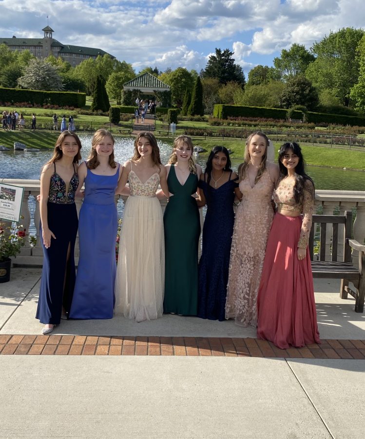 (Left to Right) Seniors Taylor Koda, Lola Berra, Isabelle White, Sarah Horn, Ananya Narayanan, Anna Callahan, and Dhvani PatelPose for a photo. Many of the students had taken advantage of the Hershey Gardens prior to the prom since they opened free admission to HHS seniors and their families. (Broadcaster/ Ashlyn Weidman) 