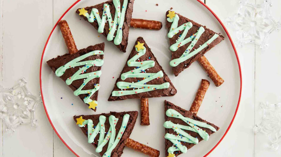 Tired of the old fashioned Christmas cookies? Take a look at this Christmas Tree Brownie dessert inspired by this Hersheys recipe. (Hershey’s)