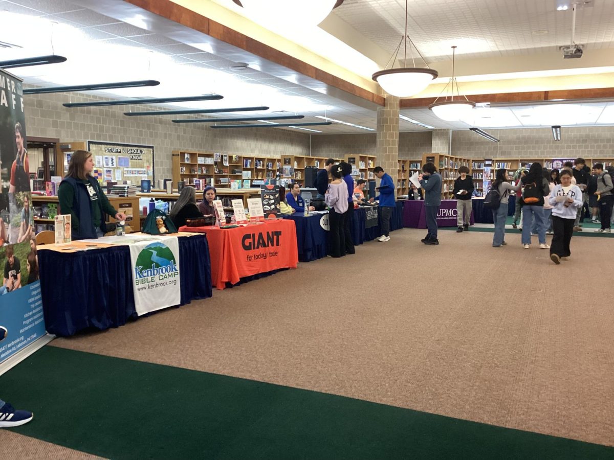 Representatives from various Hershey businesses speak with students. The career center at Hershey High School hosted a job fair on Wednesday, March 4. (Vivienne Dotts/The Broadcaster) 