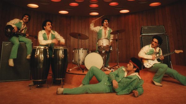Review: Bruno Mars brings back the romance